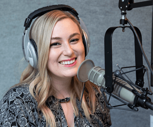 amberheadshotkhthhot1017