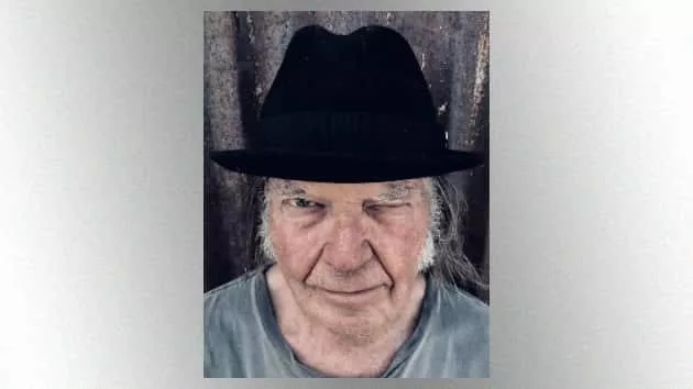 m_neilyoung630_closeupcolor_101019