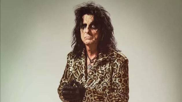m_alicecooper630_standing_012120-2