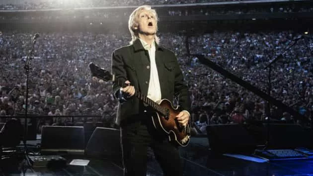 m_paulmccartney630_onstagestadium_061120