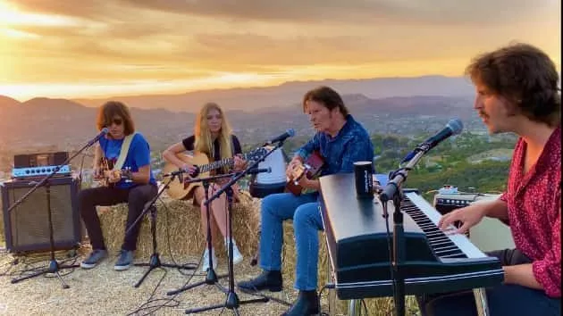 m_johnfogertywithfamily630_leanonmeclip_061920