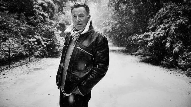 m_brucespringsteen630_bw_creditdannyclinch_092120