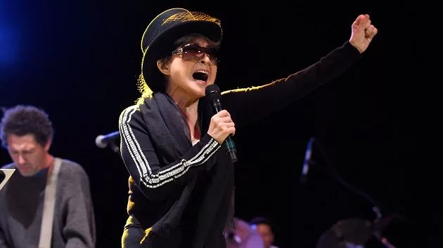 getty_yokoono630_100220