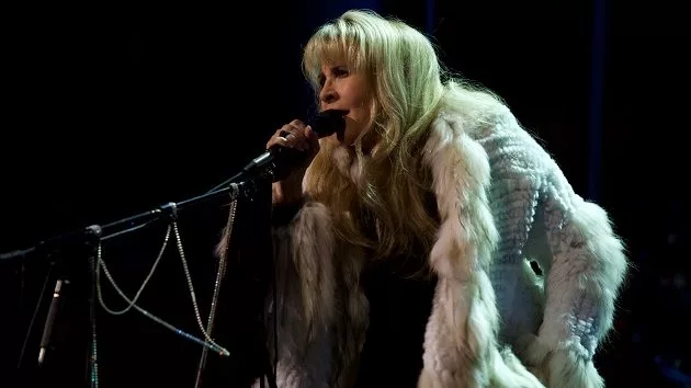 m_stevienicks630_102820
