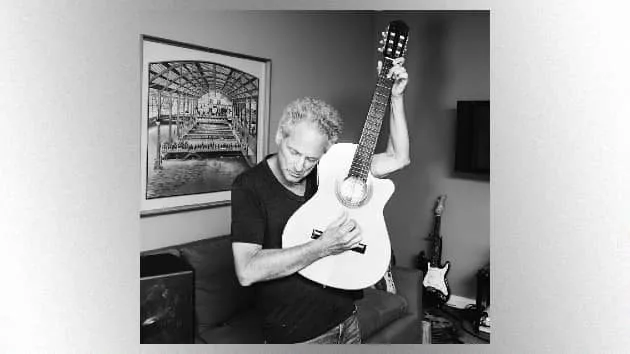 m_lindseybuckingham630_creditcararobbins_111220