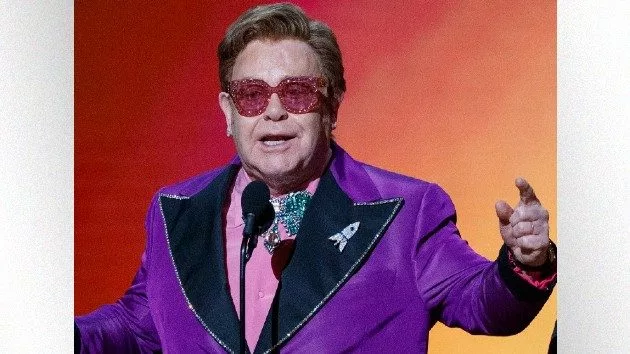 m_eltonjohnpointing_112020