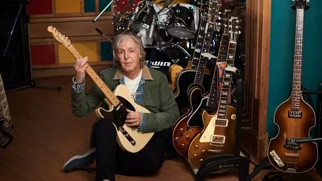 m_paulmccartney630_withtelecaster_112520