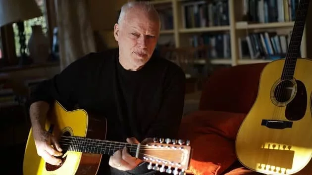m_davidgilmour630_martinguitars_011321