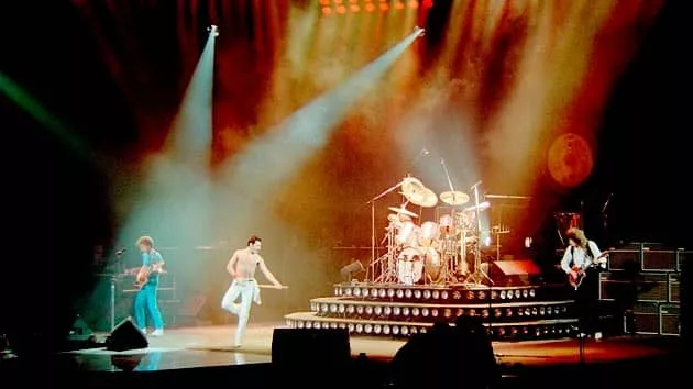 m_queen630_onstage_031221