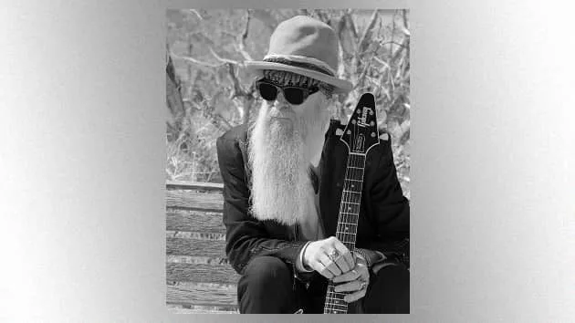 m_billygibbons630_b26w_creditblainclausen_042321