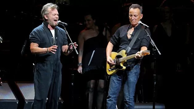 getty_mellencampspringsteen630_051721