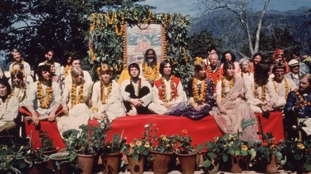 getty_beatlesinindia_-52821