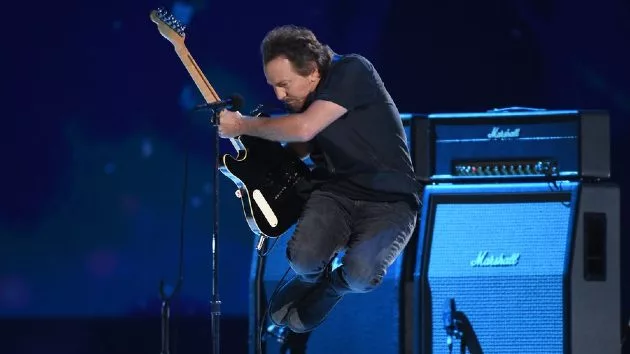 m_eddievedder630_051221