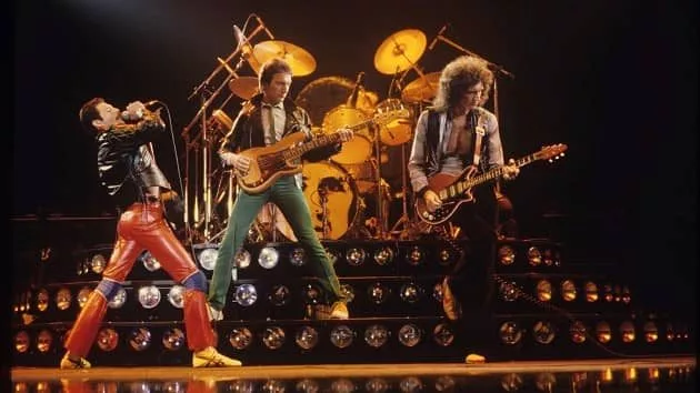 m_queen630_onstage_070221