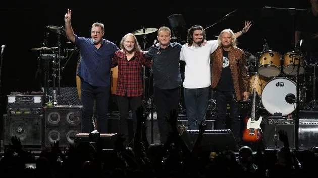 m_eagles630_creditronkoch_060721-2