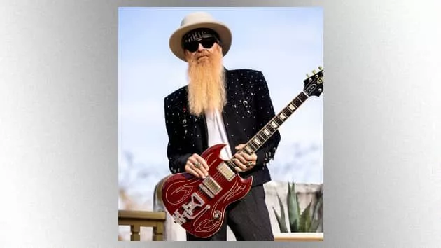 m_billygibbons630_withguitar_creditrogerkisby_080521