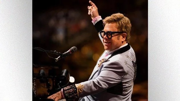 m_eltonjohngreyjacket_bengibsonrocketentertainment_062921-2