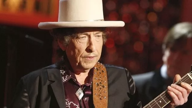 getty_bobdylan_081721_0