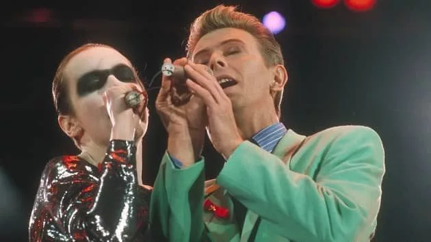 m_annielennoxdavidbowie630_082721