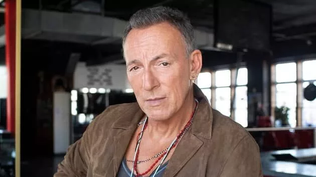 m_brucespringsteen630_creditdannyclinch_070121
