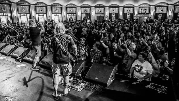 m_sammyhagar26thecircle630_oncatalina_100821