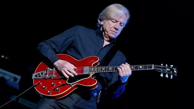 getty_justinhayward630_101321