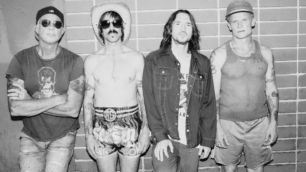 m_rhcp630_b26w_creditclarabalzary_101321