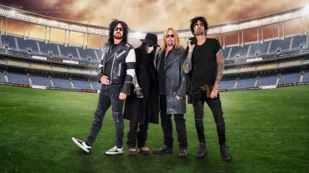 m_motleycrue_113021