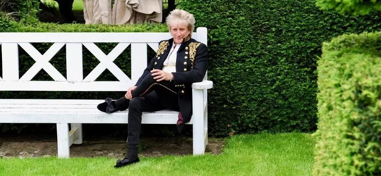 m_rodstewart630_onbench_creditpennylancasterstewart_110521