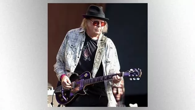 getty_neilyoung630_012622