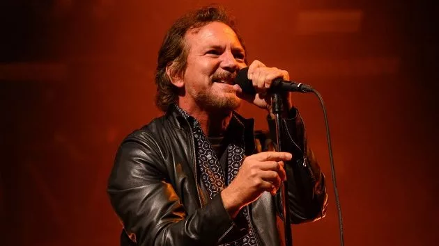 getty_eddievedder630_020322