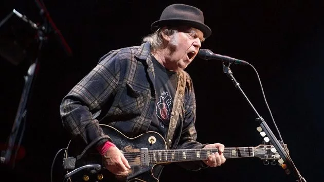 getty_neilyoung630_021122