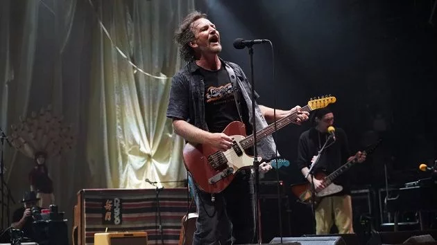 getty_eddievedder630_021522