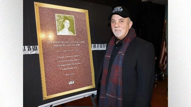 getty_billywithplaque_021522
