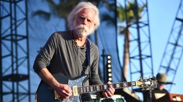 getty_bobweir_021722