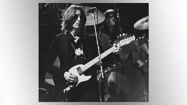 getty_johnlennon630_030922