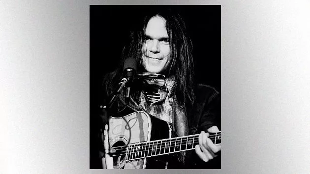 getty_neilyoung630_031722