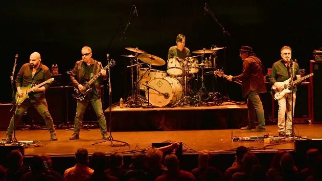 getty_blueoystercult630_032322