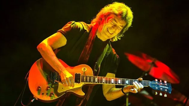getty_stevehackett630_032322