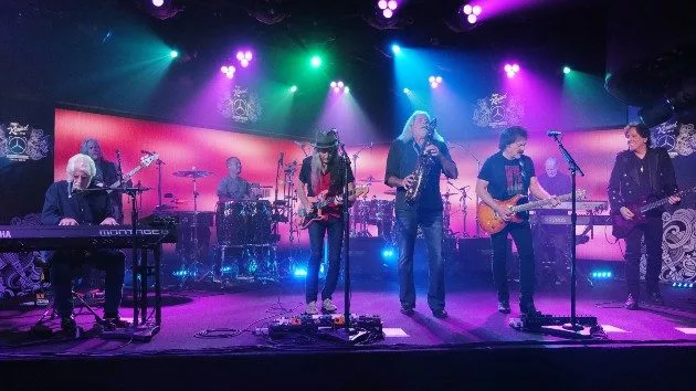 getty_doobiebrotherskimmel_040422