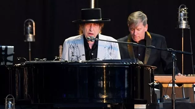 getty_bobdylan630_041822