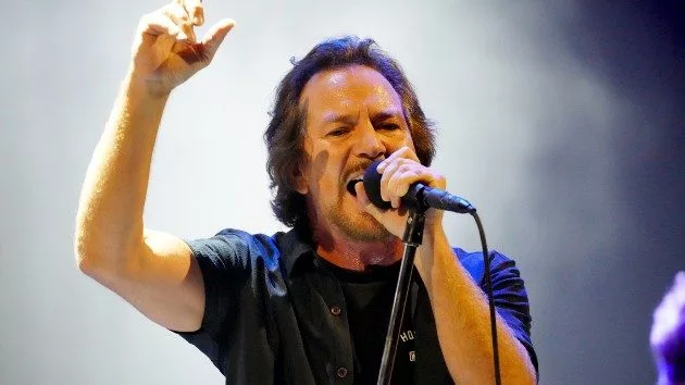getty_eddievedder_042222