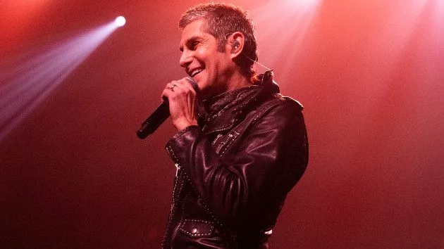 g_perryfarrell_6122
