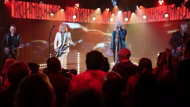 m_defleppard630_onkimmel2_061322