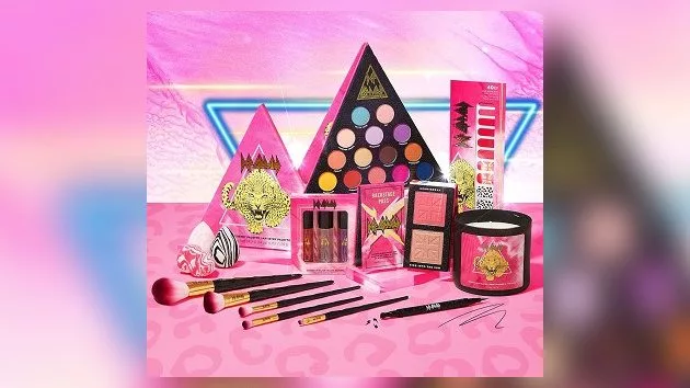m_defleppardmakeupline630_062722