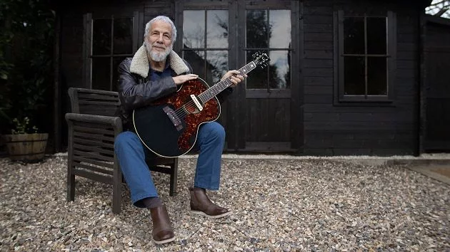 m_catstevenswithj180guitar630_062922