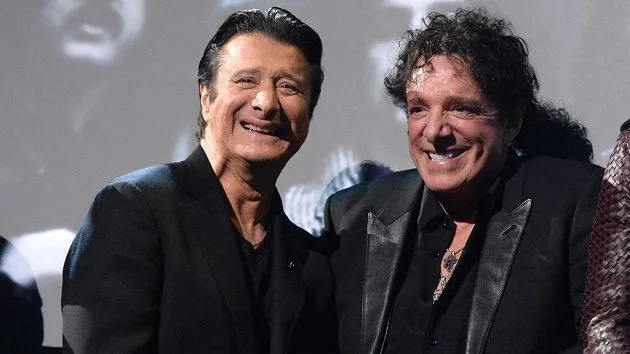 getty_steveperrynealschon630_070622