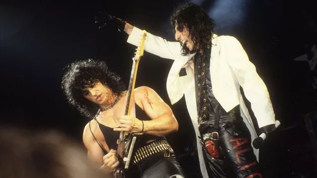 getty_kanerobertsalicecooper630_071422