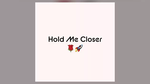 m_eltonbritneyholdmecloser630_080822-2