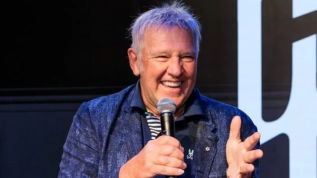 m_alexlifeson630_gibsongivesevent_081922